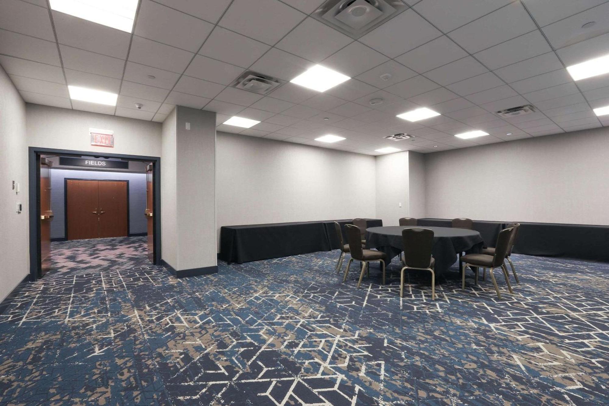 Radisson Plaza Hotel And Suites Kalamazoo Exterior photo