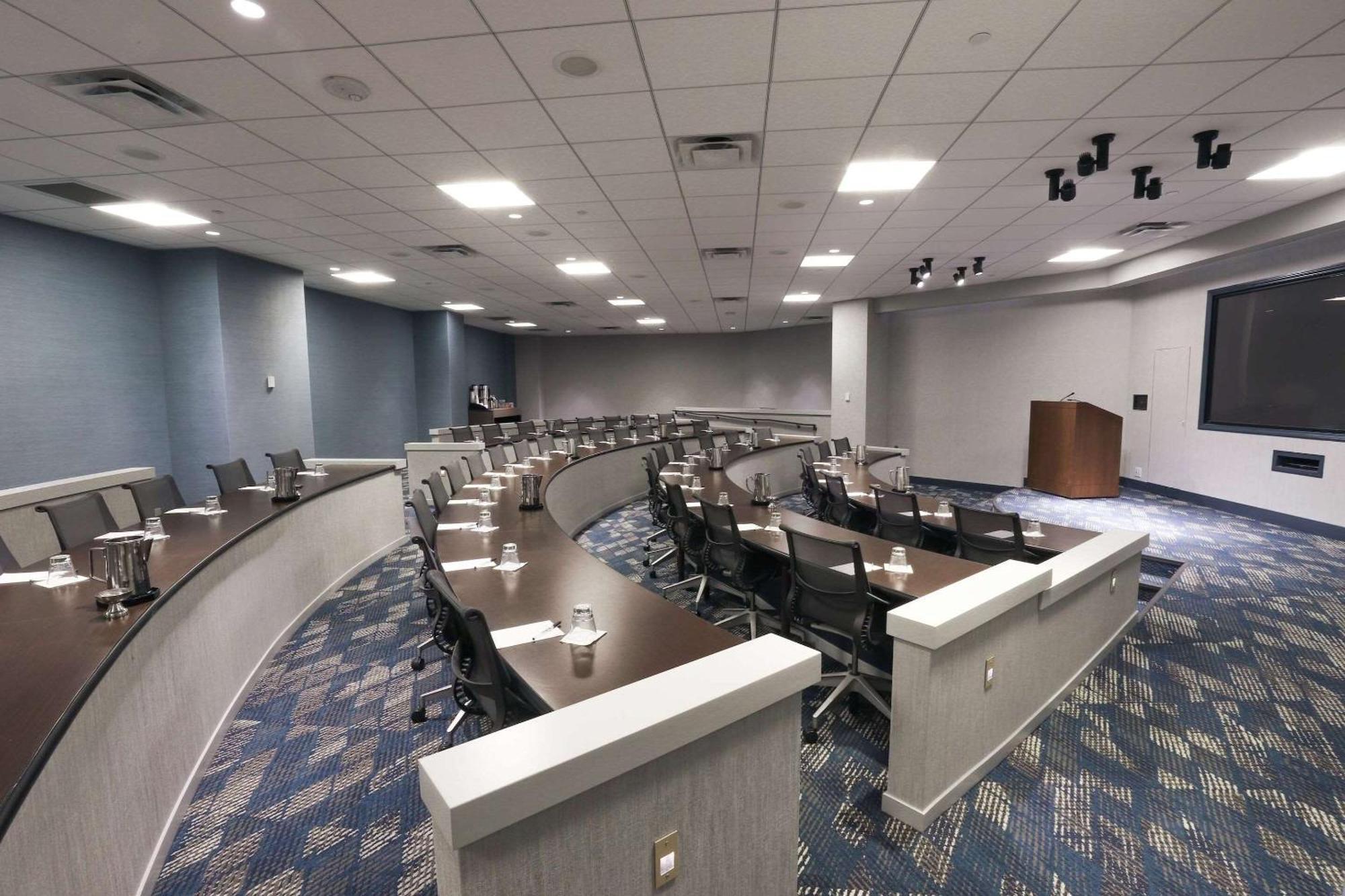 Radisson Plaza Hotel And Suites Kalamazoo Exterior photo
