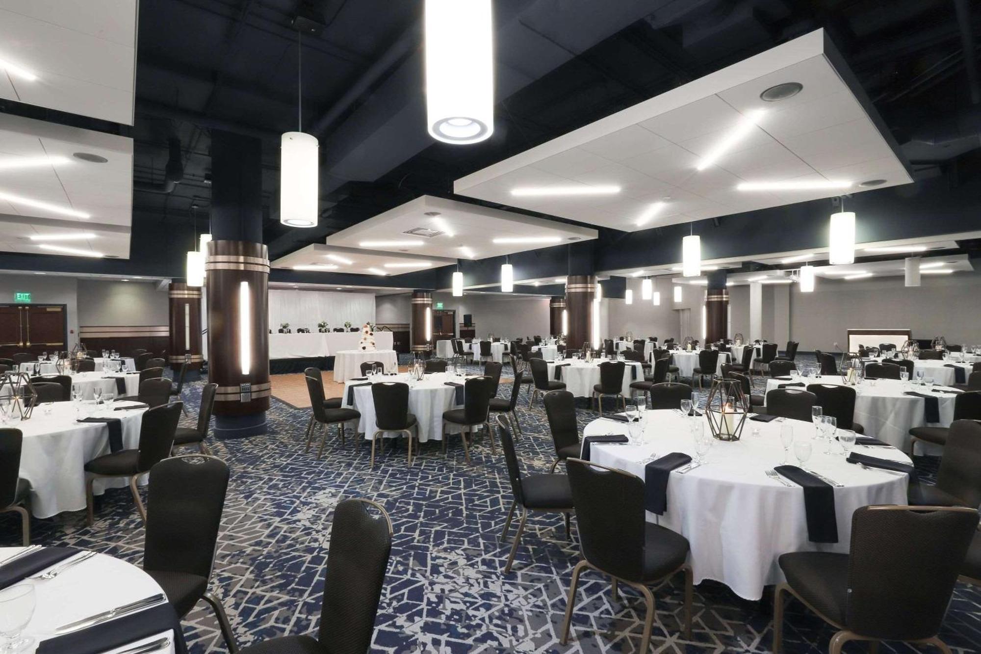 Radisson Plaza Hotel And Suites Kalamazoo Exterior photo