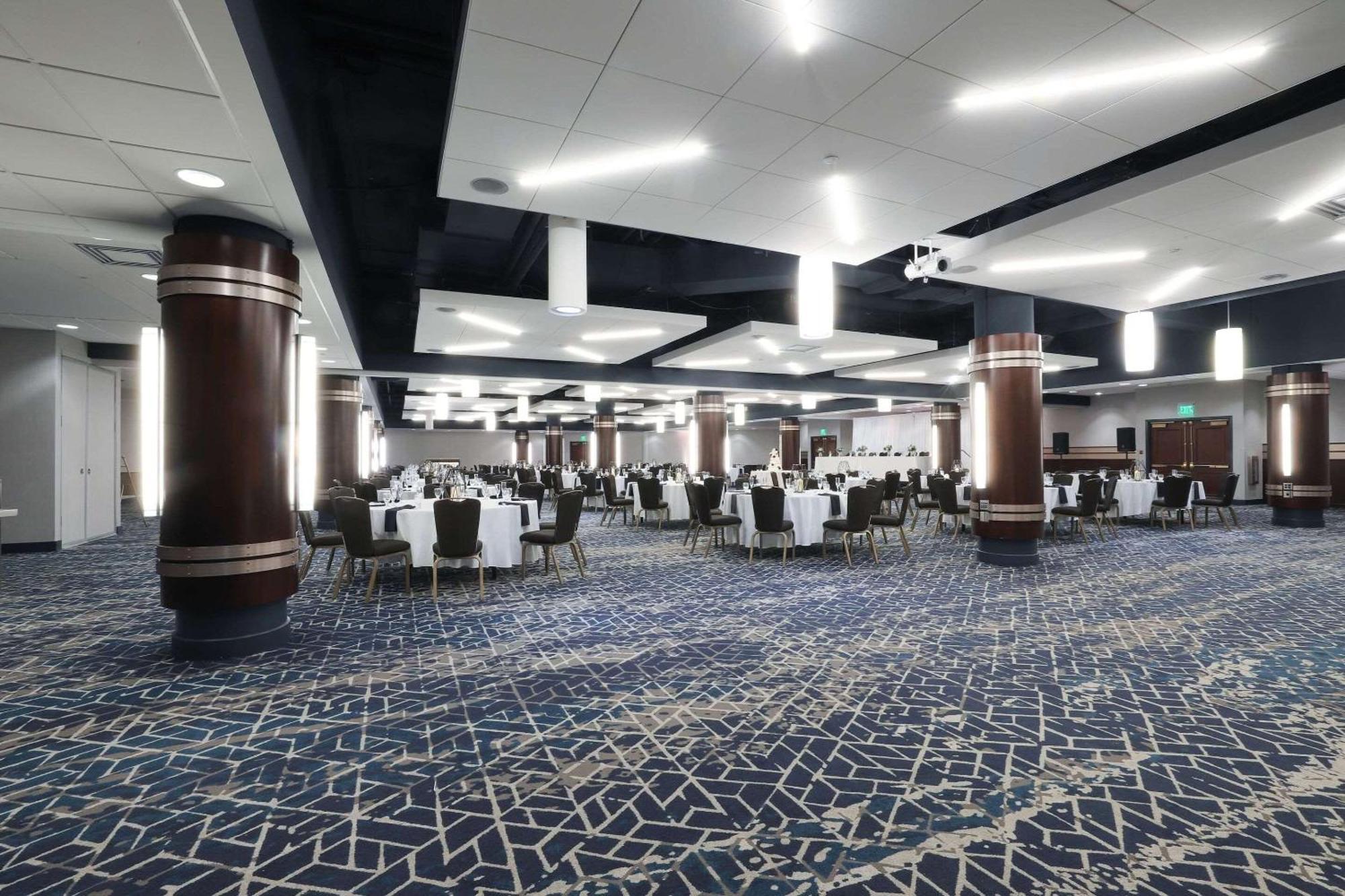 Radisson Plaza Hotel And Suites Kalamazoo Exterior photo